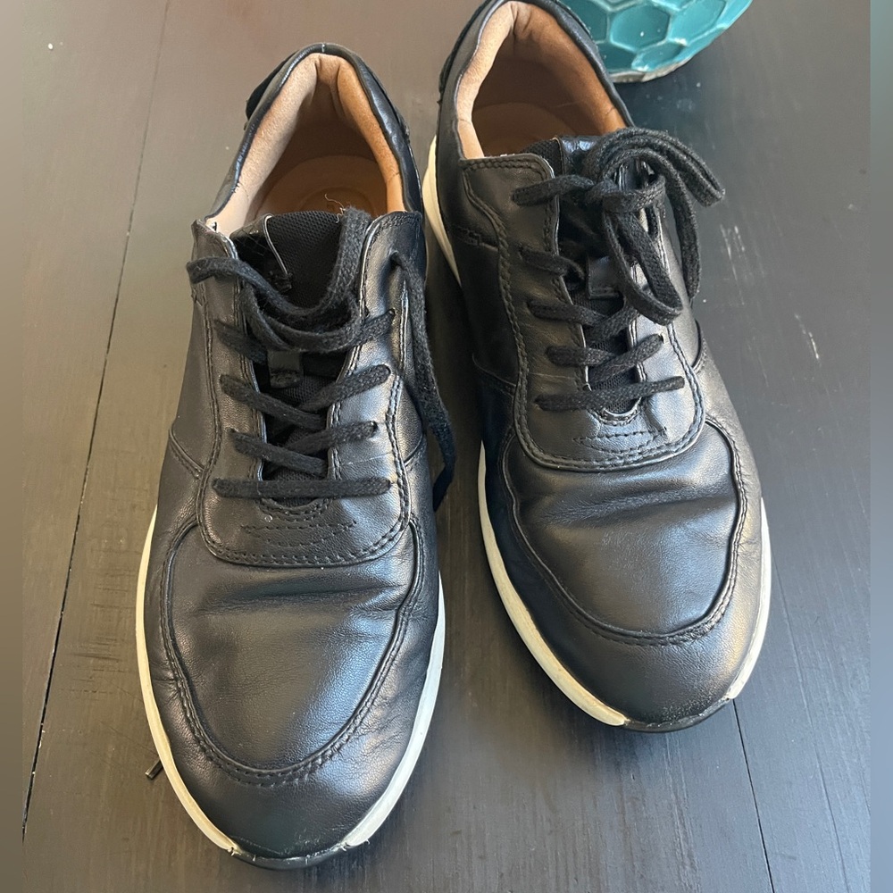 Clarks Black Leather women’s Sneakers unstructured